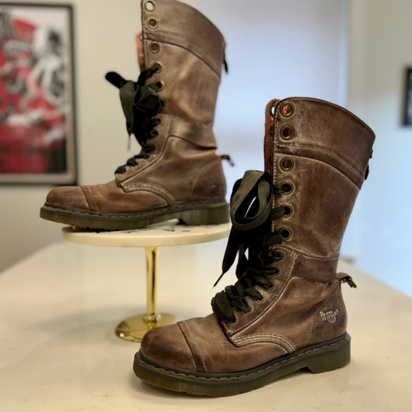 Dr. Martens 1914 Triumph Brown Fold-over Lace-Up Boots - Picture 2 of 14